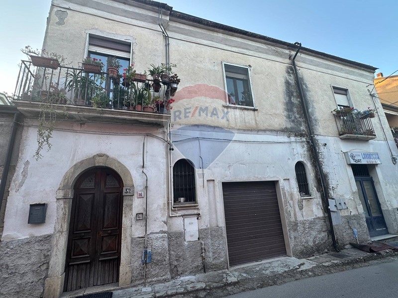 Casa Semi Indipendente in Vendita a San Leucio del Sannio, 79'000€, 210 m²