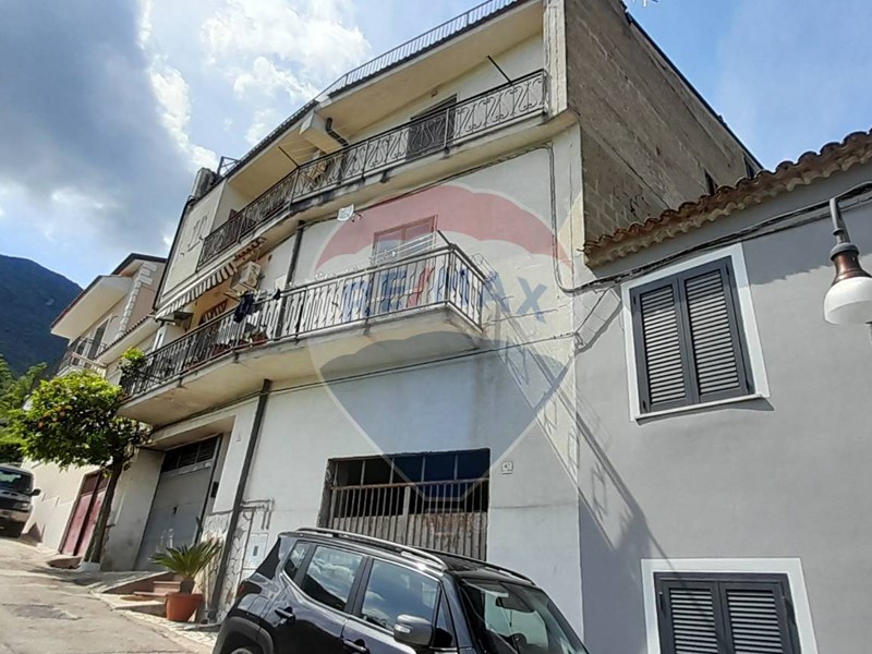 Casa Semi Indipendente in Vendita a Solopaca, 149'000€, 300 m²