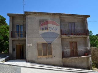 Casa Indipendente in Vendita a Reino, 79'000€, 270 m²