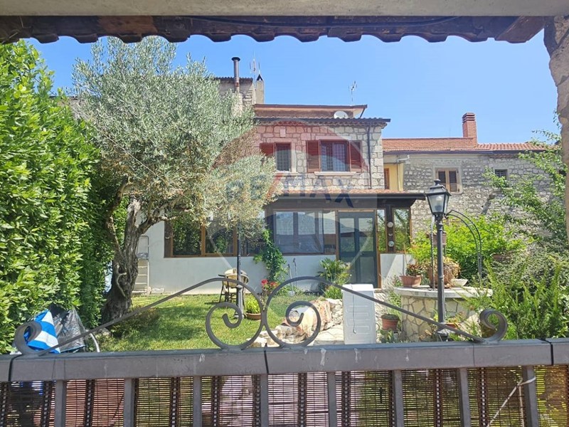 Villa in Vendita a Campolattaro, 89'000€, 121 m²