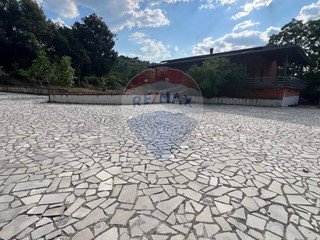 Casa Indipendente in Vendita a Pietradefusi, 280'000&euro;, 180 m²