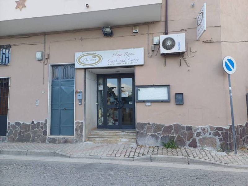 Immobile commerciale in Affitto a Casagiove, 950€, 220 m²