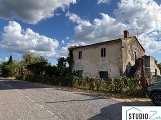 Rustico in Vendita a Montecastrilli, 78'000€, 260 m²