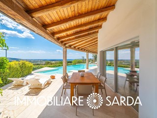 Villa in Vendita a San Teodoro, 1'980'000€, 280 m²