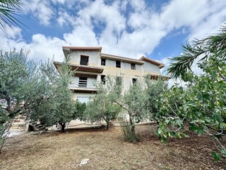 Casa Indipendente in Vendita a Borgetto, 99'000€, 400 m²