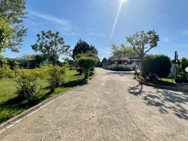 Villa in Vendita a Partinico, 330'000€, 230 m²