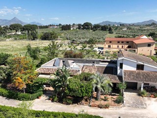 Villa in Vendita a Partinico, 400'000€, 200 m²
