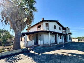 Villa in Vendita a Partinico, 198'000€, 286 m²
