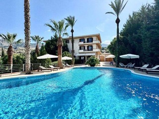 Casa Semi Indipendente in Vendita a Partinico, 500'000€, 450 m²