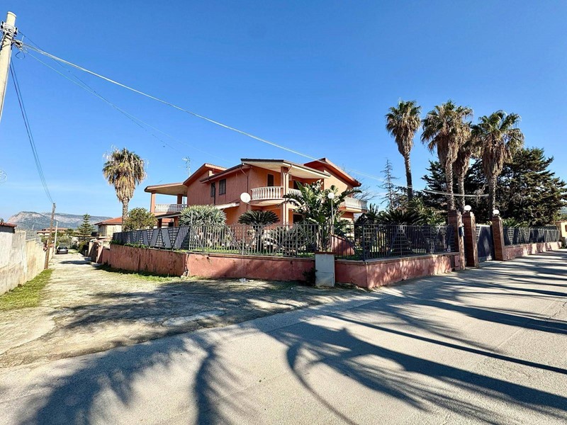 Villa in Vendita a Borgetto, 480'000€, 561 m²