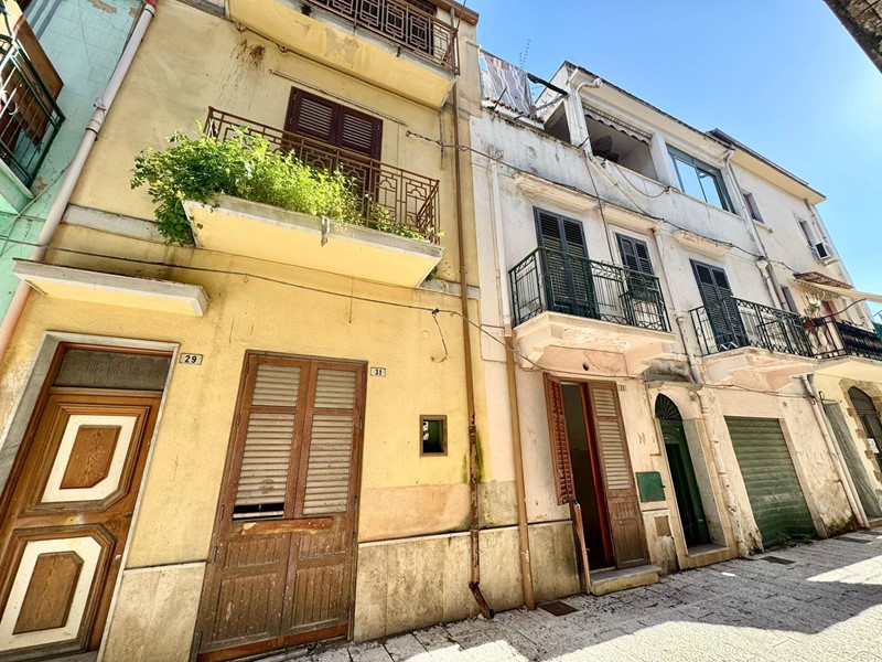 Casa Indipendente in Vendita a Partinico, 85'000€, 300 m²