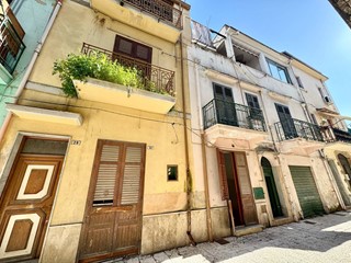 Casa Indipendente in Vendita a Partinico, 85'000€, 300 m²