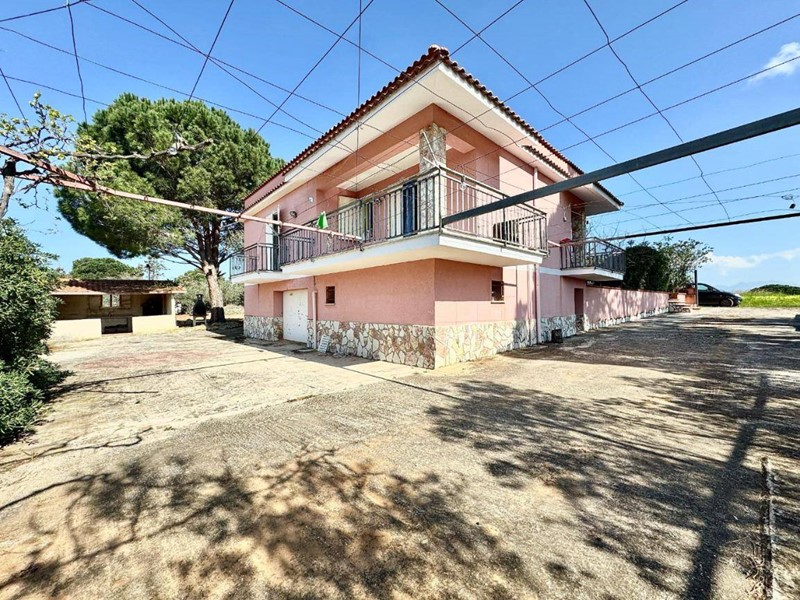 Villa in Vendita a Partinico, 240'000&euro;, 220 m²