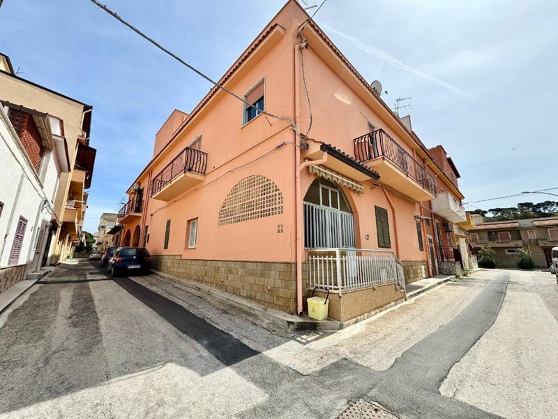 Quadrilocale in Vendita a Balestrate, 150'000€, 190 m²