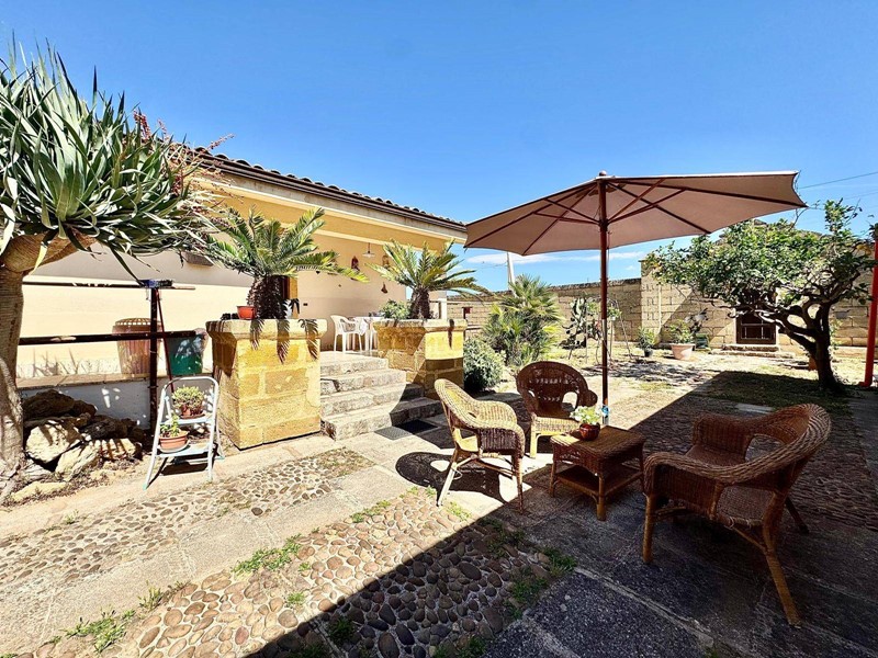 Villa in Vendita a Partinico, 800'000€, 650 m²