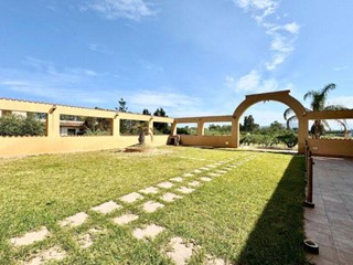 Villa in Vendita a Partinico, 400'000€, 4000 m²
