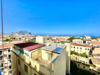 Appartamento in Vendita a Palermo, 245'000€, 125 m²