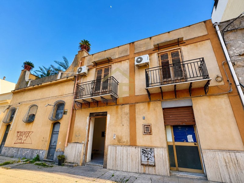 Appartamento in Vendita a Palermo, 198'000&euro;, 168 m²