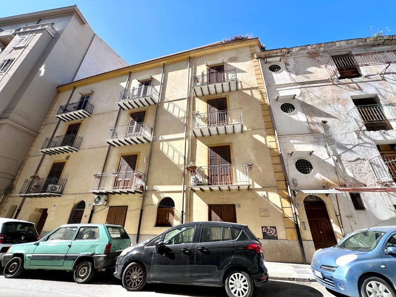 Appartamento in Affitto a Palermo, 1'000€, 150 m²