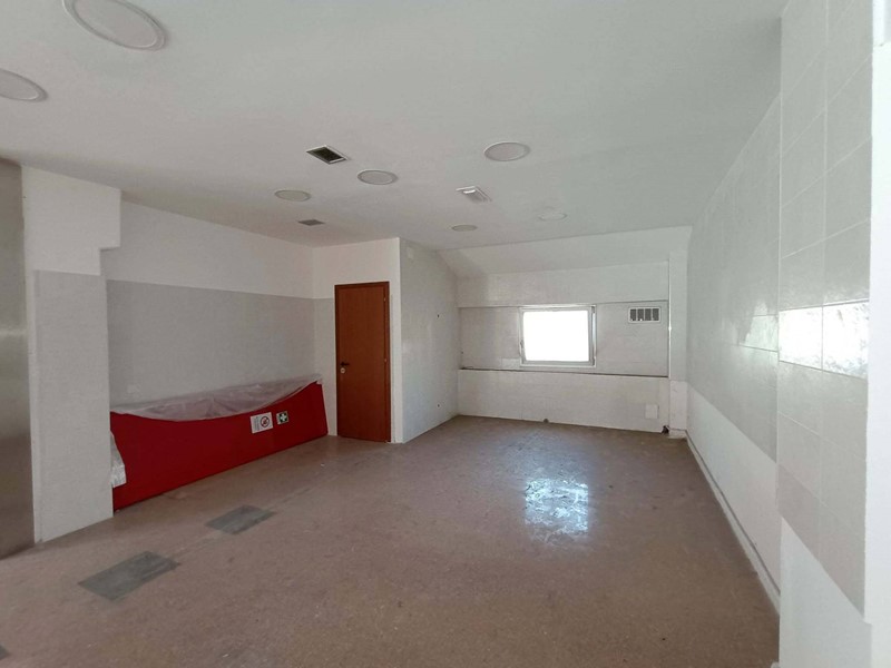 Immobile commerciale in Affitto a Pesaro, 1'300€, 80 m²