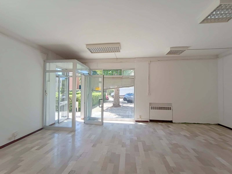 Immobile commerciale in Vendita a Fano, 85'000&euro;, 51 m²