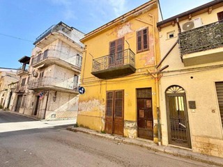 Casa Indipendente in Vendita a Partinico, 55'000€, 75 m²