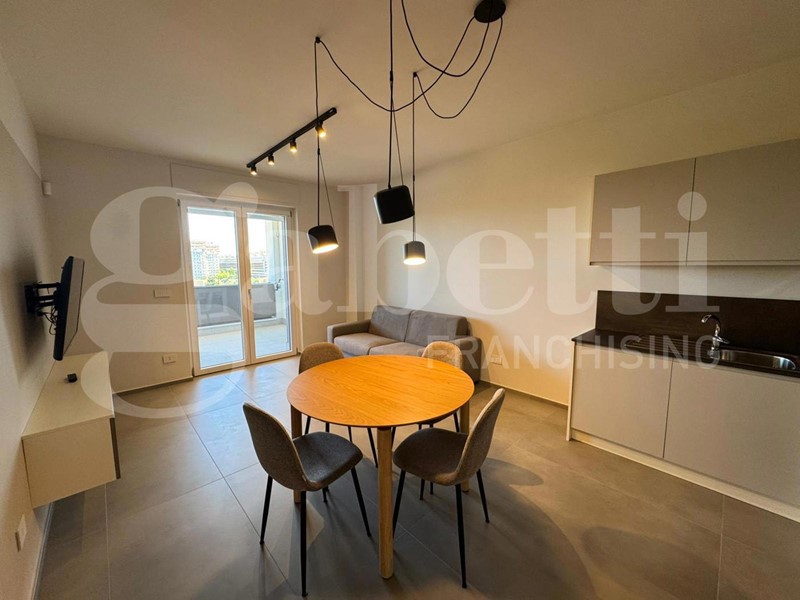 Bilocale in Affitto a Bari, 1'200€, 60 m², arredato