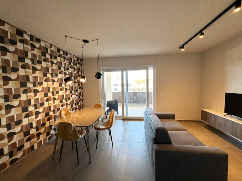 Bilocale in Affitto a Bari, 1'200€, 60 m², arredato