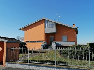 Villa in Vendita a Monte Cremasco, 245'000&euro;, 310 m²
