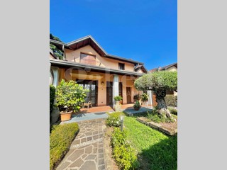 Villetta a schiera in Vendita a Senago, 475'000€, 230 m²