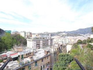 Appartamento in Vendita a Genova, 69'000€, 89 m²