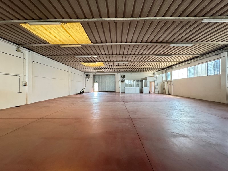 Capannone in Affitto a Noventa Vicentina, 900€, 330 m²