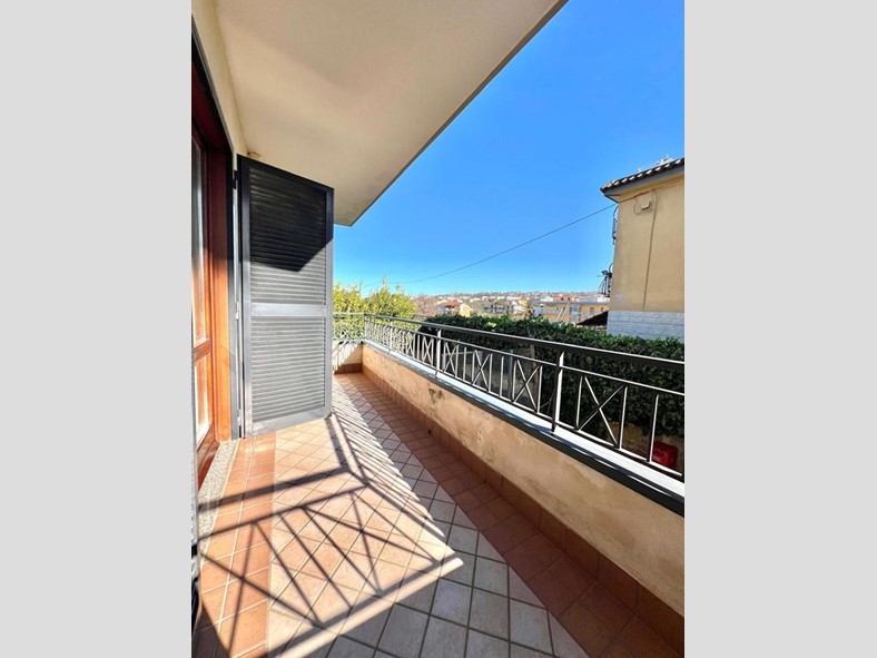 Villa in Vendita a Marano di Napoli, 275'000€, 187 m²