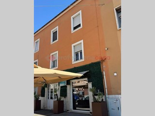 Negozio in Affitto a Latina, 1'700€, 63 m²