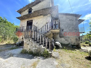 Appartamento in Vendita a Roccamonfina, 50'000€, 180 m²