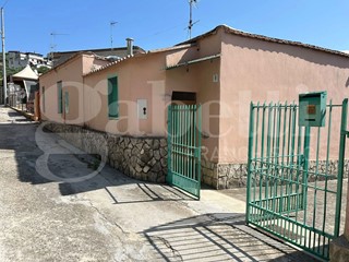 Villa in Vendita a Terracina, 135'000€, 75 m²