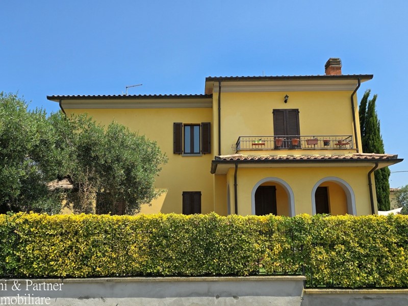 Casa Indipendente in Vendita a Tuoro sul Trasimeno, zona Vernazzano Nuovo, 490'000€, 220 m²
