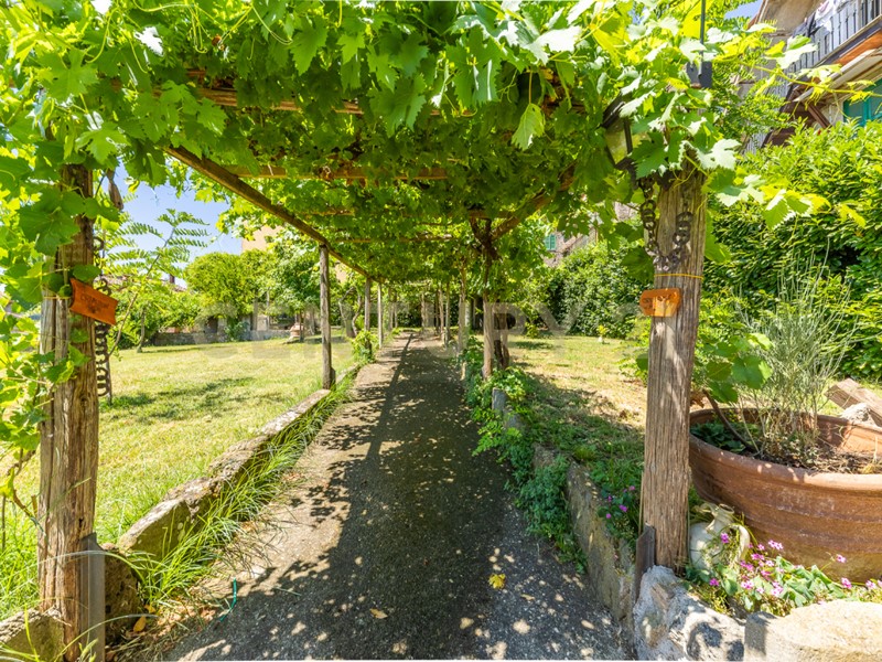 Casa Indipendente in Vendita a Viterbo, 650'000€, 754 m²