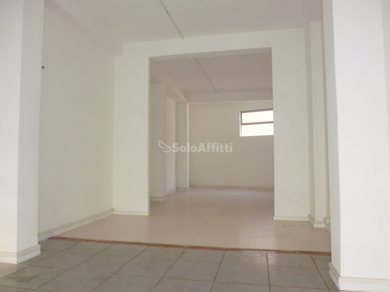Capannone in Affitto a Barletta, zona Centro, 430€, 50 m²