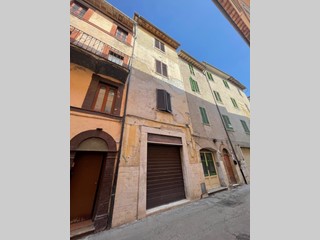 Immobile commerciale in Vendita a Cannara, 11'000€, 66 m²