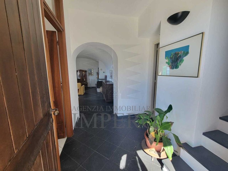 Casa Indipendente in Vendita a Ventimiglia, zona Ville, 680'000€, 156 m²