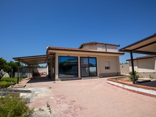 Villa in Vendita a Siracusa, zona Plemmirio-Arenella-Fanusa, 430'000&euro;, 150 m²