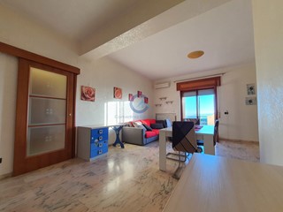 Trilocale in Vendita a Catanzaro, zona Rione De Filippis, 70'000&euro;, 80 m², arredato