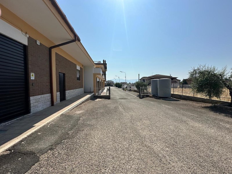 Capannone in Affitto a Fiano Romano, 3'000€, 350 m²