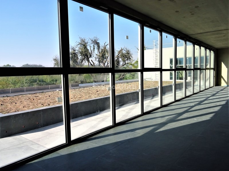 Ufficio in Affitto a Senigallia, 7'300€, 860 m²