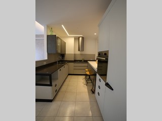 Trilocale in Vendita a Jesi, 158'000€, 92 m², arredato, con Box