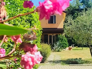 Casa Indipendente in Vendita a Castelnuovo Magra, 800'000€, 250 m²