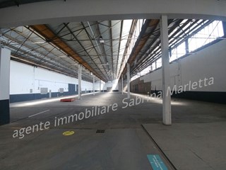 Capannone in Affitto a Beinasco, zona industriale, 8'700€, 2925 m²