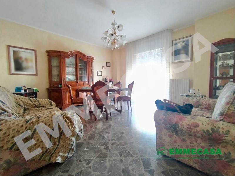 Quadrilocale in Vendita a Valenzano, 130'000€, 121 m²