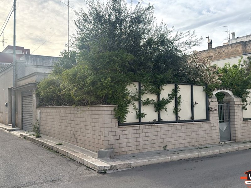 Casa Indipendente in Vendita a Adelfia, 200'000€, 100 m²